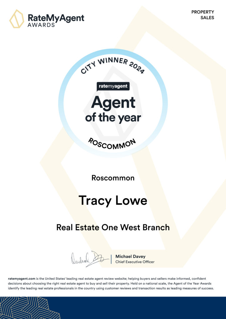 The Team Lowe is honored to accept Agent of The Year Awards Roscommon City 2024