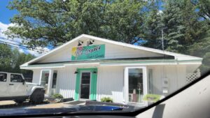 TJ Loopie's Sips N' Sweets in Houghton Lake